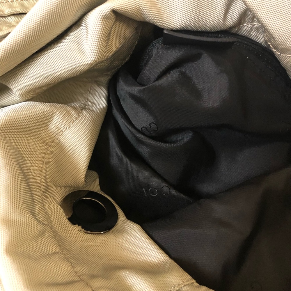 - Authentic Gucci Backpack canvas nylon leather beige and black - Picture 14 of 16